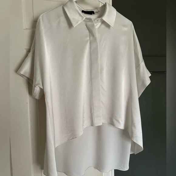 Alice and Olivia Edythn Short Sleeve Collared Silky Button Down Blouse Shirt Top - Picture 3 of 7